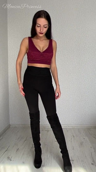 Giantess minik erkekleri sıkıyor ve yiyor