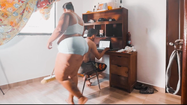 Lexly_16: Seks di pejabat dengan pekerja latin menghisap zakar Lexly_16 &amp; Magician