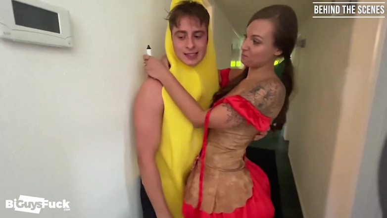 Bi Guys Fuck: Virgin lucas walker perde tutto sulla fotocamera