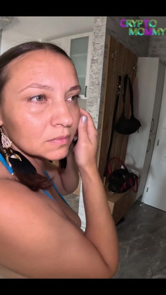 Crypto Mommy: Spędzaj każdy dzień z cyber dziwką