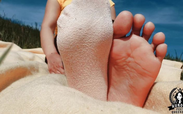 Aurora's feet: Summer Sweaty Soles