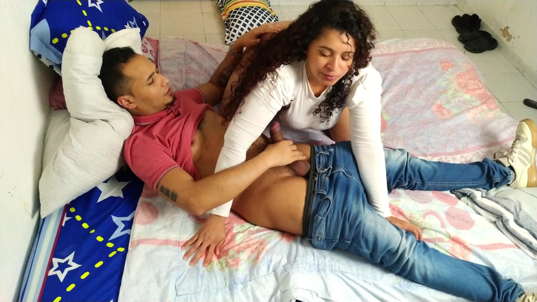 curly hot wife: Hanya Venezuelans menghisap telur dengan cara yang tidak pernah puas