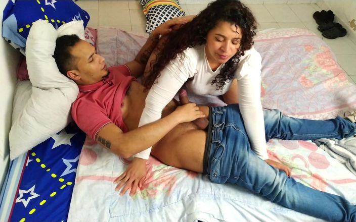 curly hot wife: Apenas venezuelanos chupam ovos de forma insaciável