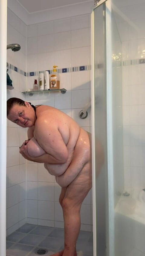 WeAreFukBunnies: 私の口の開いた穴をきれいにするのを見て