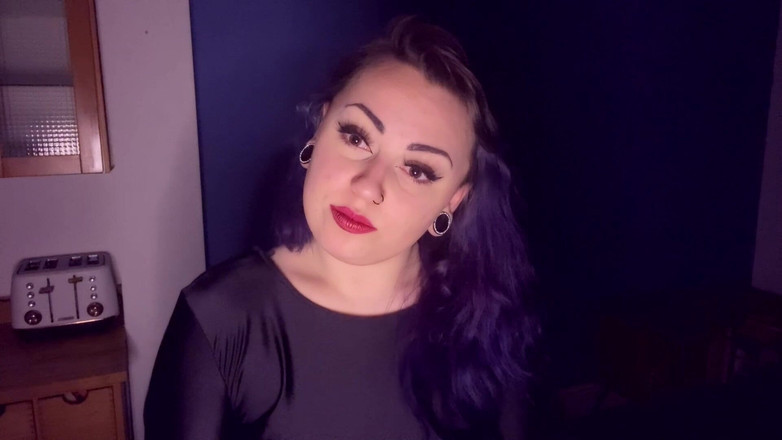 Miss Valentina: 払え、さもなければ妻にバレる