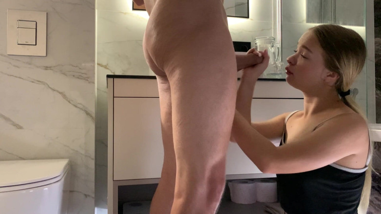 xKeryB: Jag är din smutsiga styvsyster, låt oss knulla utan kondom
