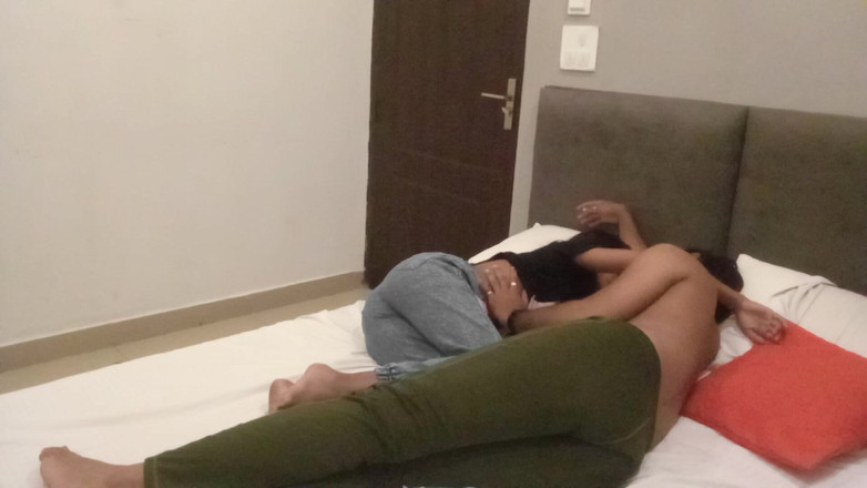 Indian college girls sex: La giovane coppia indiana indiana adora il sesso romantico tra...
