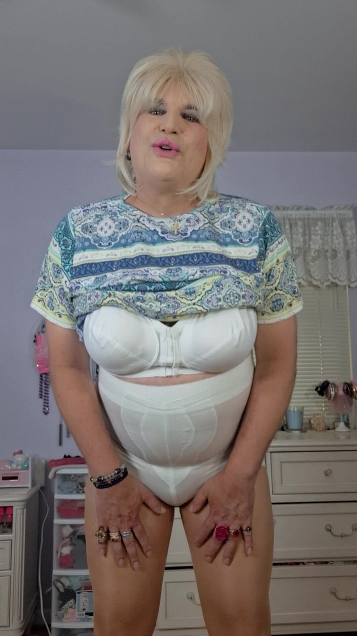 Victoria Lecherri: Suave curvilínea amorosa avó