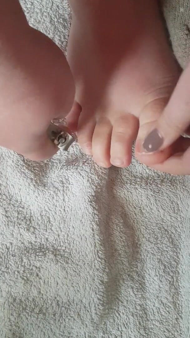 Faith's Feet Fetish: Stříhání mých nehtů - Faiths Feet Fetiš