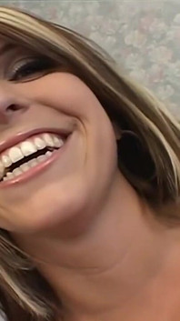 Coutney Cummz folla para facial