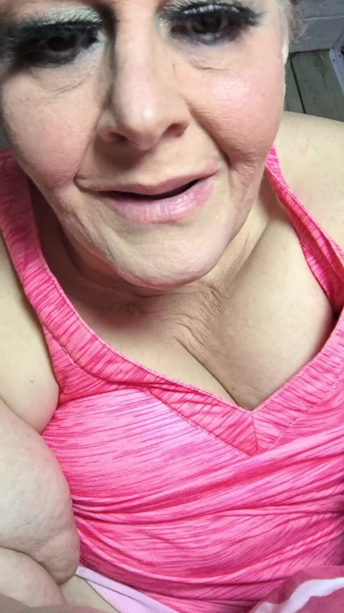 HerculesnVENUS: Mamie Ain ne se balance pas, mais sur son petit-fils,...