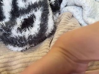 Kylie Hart: युवा वयस्क खेल रहा है और खुद में ऊँगली कर रहा है