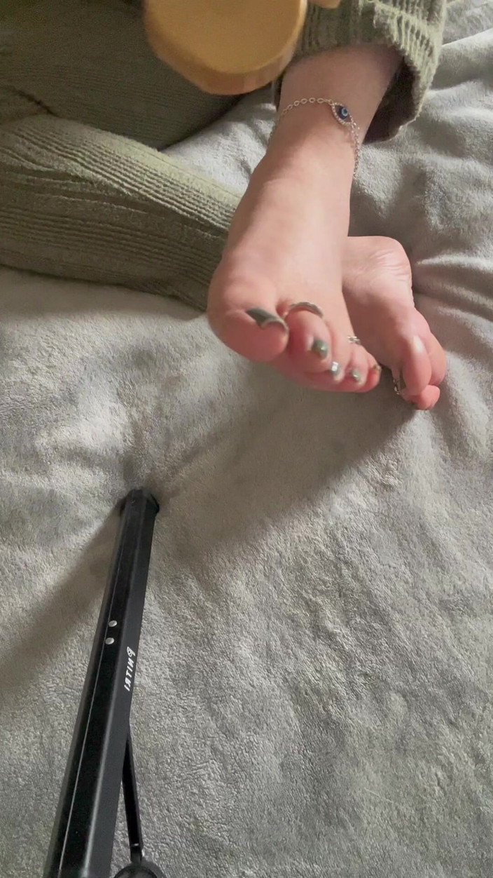 Maitresse Clara: मेरे खूबसूरत पैरों के सामने 8 मिनट की शुद्ध खुशी