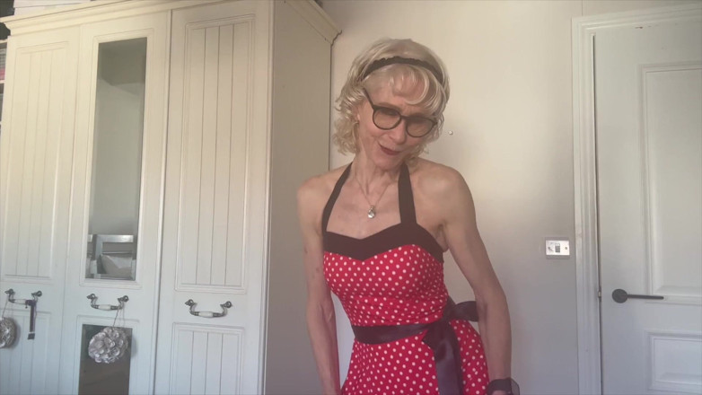Deeliteful Jacy: Elegante dama en rojo