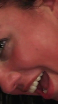 Kirli bodrum fahişesi 5 yarakla acımasızca sikiliyor!