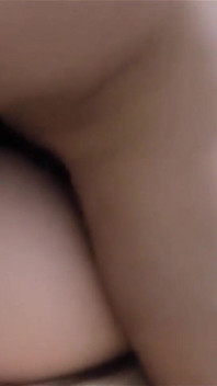 701 pantat bahenol cewek ini dientot habis-habisan sambil nonton bokong hentai
