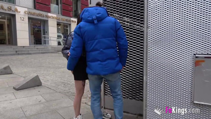 FAKings: È dell'umore giusto per un grosso cazzo e non si...