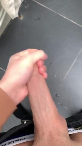 qaz11: Handjob vor der kamera-112