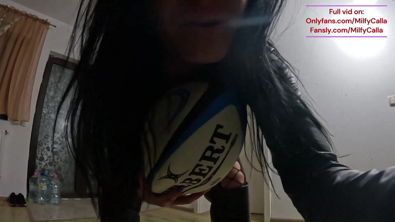 MilfyCalla: Rugby ball fétiche, dirty talk, chevauchage de chatte et léchage...