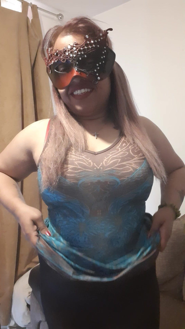 Gloriousshelly: Lexy sama w pokoju przed frontem