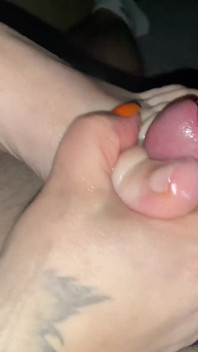 I piedi sexy della moglie ed una bella sega con il feticismo del piede