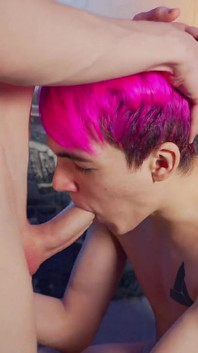 La coppia di giovani gay in webcam matty e aiden succhia cazzi in uno spettacolo dal vivo