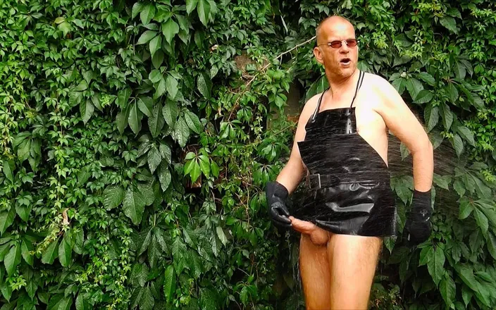 GERMANE_XL: Horny Rubber Gardener 27 (wet Play and Piss) Nice Price