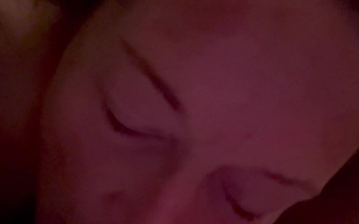 Bonewizzard69: Natuurlijke vrouw Bonemaiden geeft pijpbeurt in de vroege ochtend en...