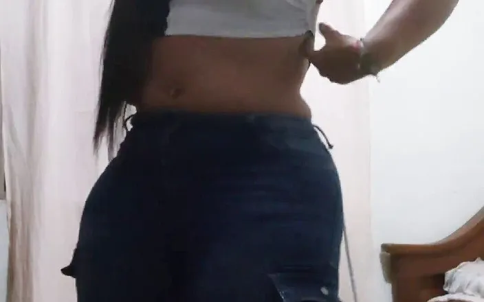Vanne_sexy87: alone at home I masturbate before someone arrives more