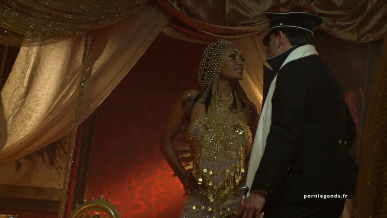 Estelle and Friends: Priya rai, vestita da Cleopatra, viene scopata da un grosso...