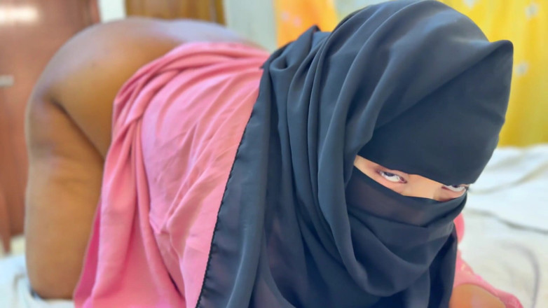 Aria Mia: Jestem sam 18-letnia nastolatka Hidżab i Niqab Gorąca dziewczyna Mam duży...