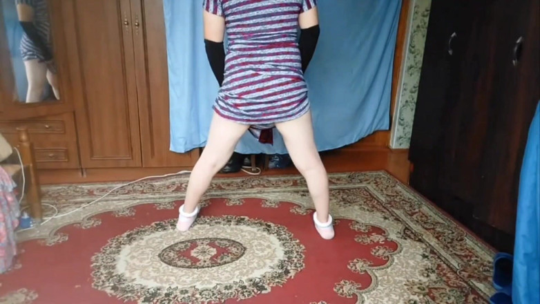 Kitty_Cross: Atemberaubende geht barfuß an warmem sandy strand