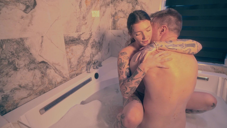 Chris Cobalt: Bath Sex and Golden Shower for British Babe
