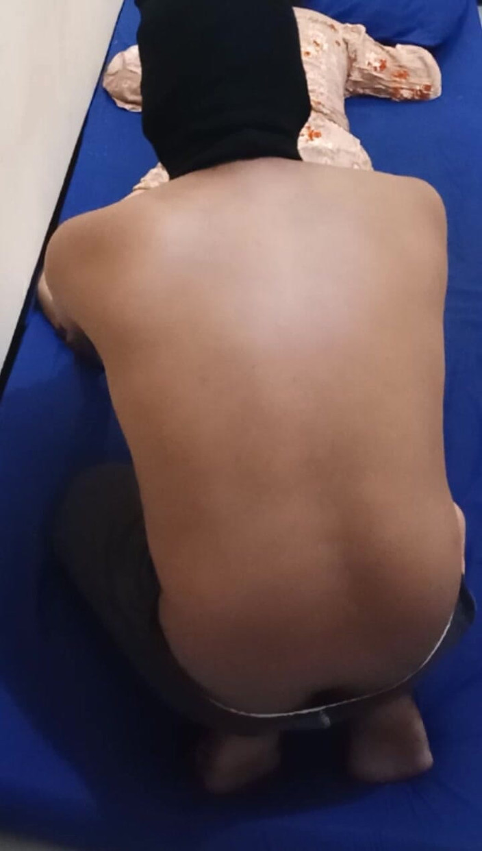 Angelina Pop: Mengongkek awek jiran semasa berurut