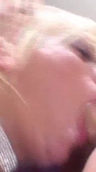 Holly Wellin es una chica a la que le encantaba que un chico perforara su gran culo