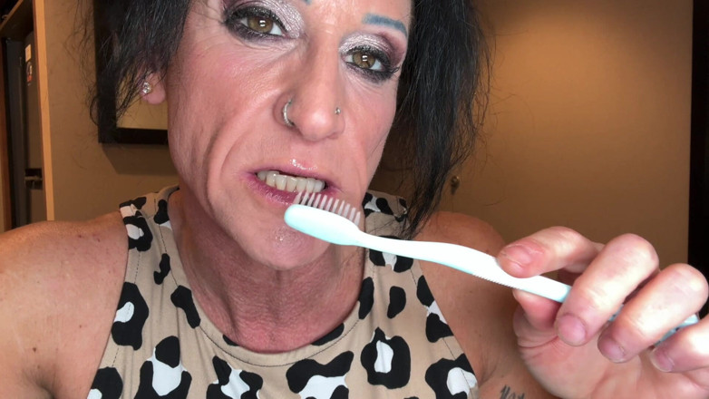 Kandylegsxxx: Tanrıça Kandys yaramaz oral rutin