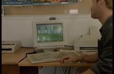 Perfect Porno: Calda bruna corpo magro viene scopata in un video vintage