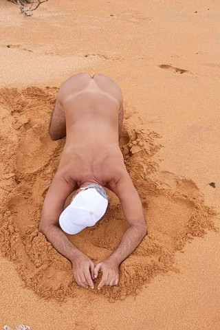 Ladysilvas: Ladysilva Nahá na pláži Předvádí svůj opálený zadek se sexy...