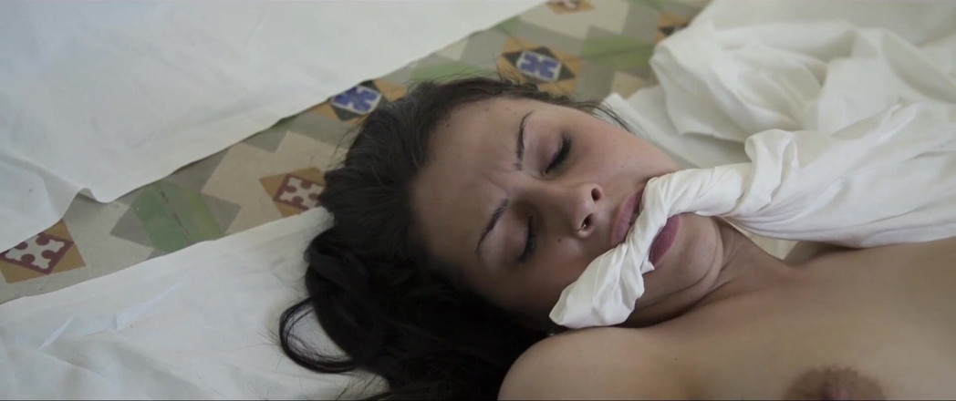 Verso Cinema: ผ้าปูที่นอน Lobo กับ Luna Ruiz
