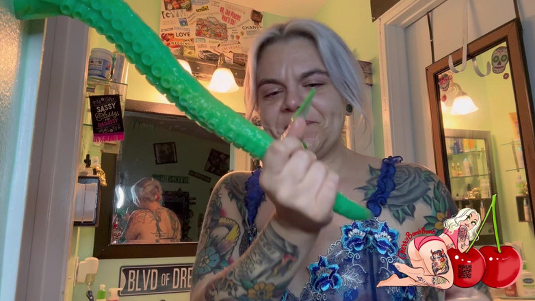 CherryBombBomb: Trénink koz v krku s mojí novou dlouhou fetišovou hračkou