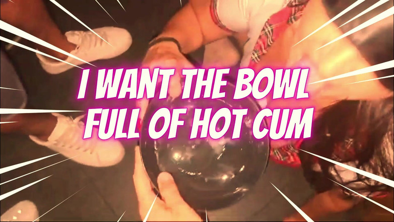 NubeBukkake: Любитель трахается в заднице в групповом сексе с 40 незнакомцами