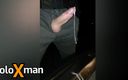 Solo X man: Eerste video van pik aftrekken buitenshuis in de regen met...
