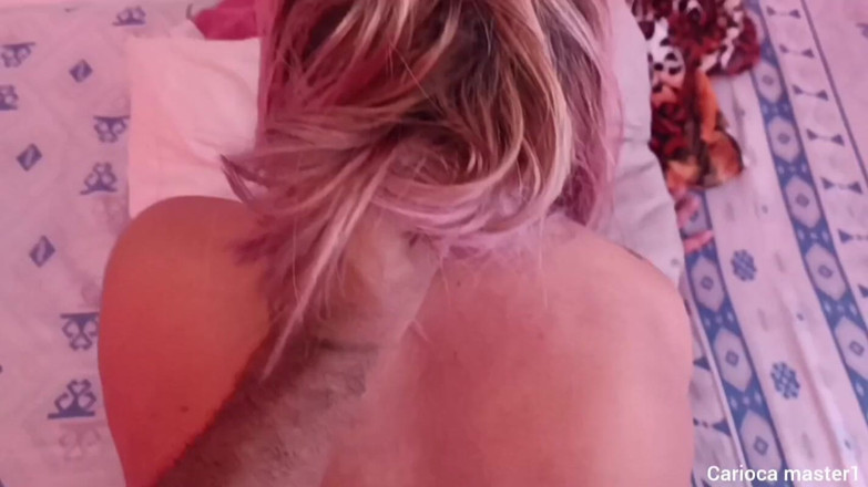 Carioca Master: De vrouw van een vriend vroeg om in haar poesje...