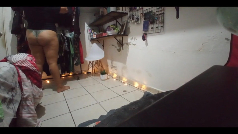 Karmicoxv: Velký zadek brunetka mexické skládací oblečení v tangách