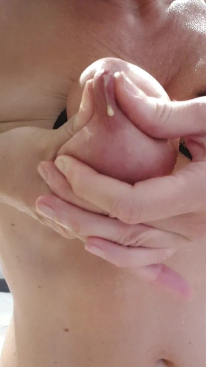 JulieEroticDress: Orgasm cu ejaculare feminină, pișat și lapte