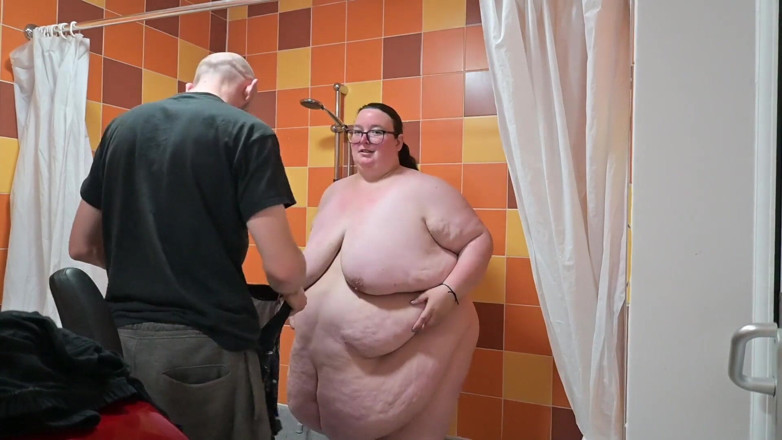 SSBBW Hunter: SSBBW Gets Into Tight Swim Wear