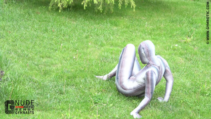 Gymrotic: Vedeta porno cu șarpe