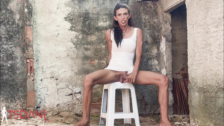 Tsdanisantos1: Daniela Santos provádí foot job fetiš kompletní s výstřiky.