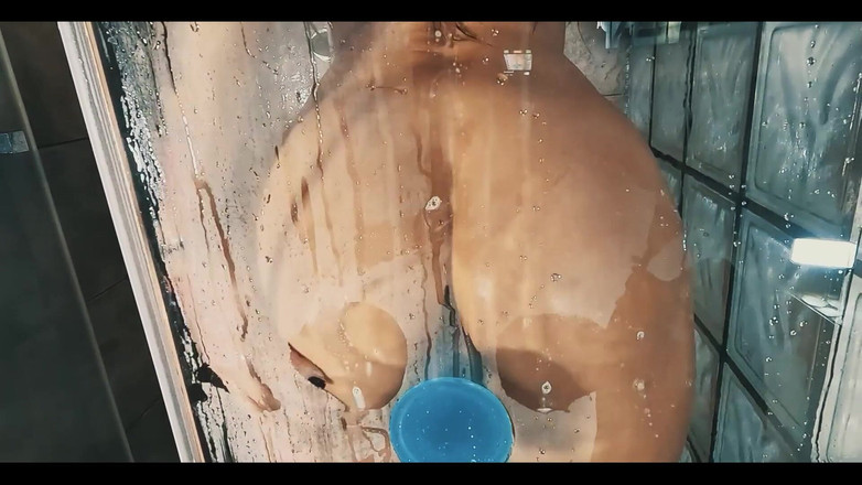 Miss Lilith devil: Hallo mijn liefste, ik heb iets voor je om je...