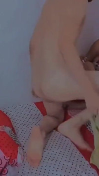Potkal jsem ji přes aplikaci a na prvním rande mě pozvala do svého domu a viděl jsem ty velké přírodní kozy na tomto 18letém